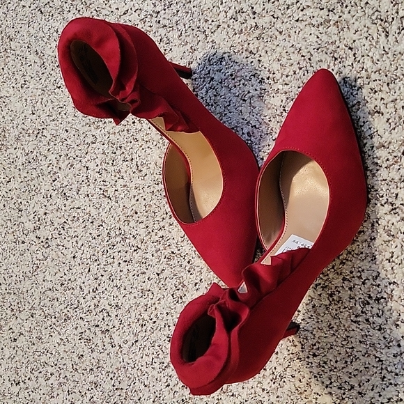 Red suede ruffle pointy heel - Picture 1 of 2
